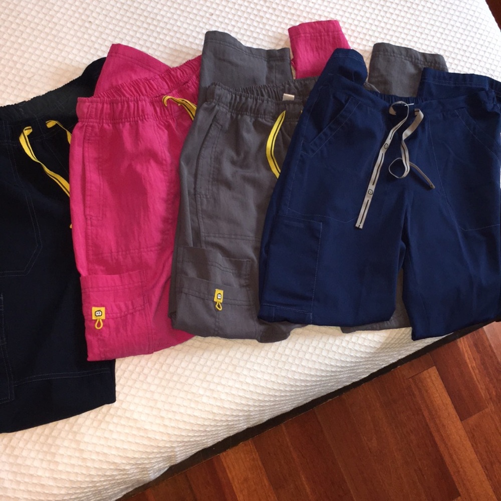 4 pr scrub pants